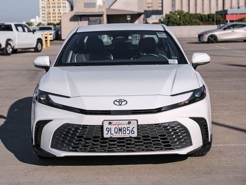 Used 2025 Toyota Camry SE FWD image 2