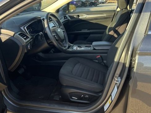 Used 2019 Ford Fusion SE image 19