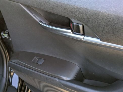 Used 2022 Toyota Camry SE image 35