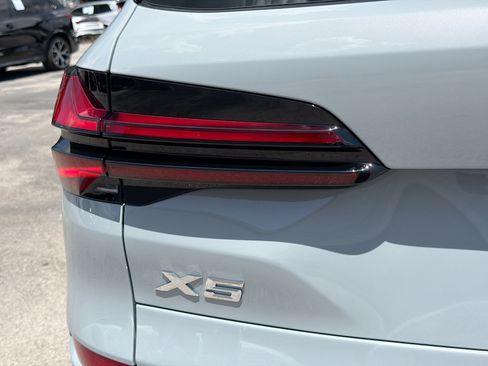 New 2026 BMW X5 xDrive40i w/ Executive Package AWD/4WD image 10