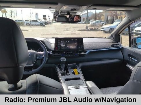 Used 2023 Toyota Sienna XSE image 4