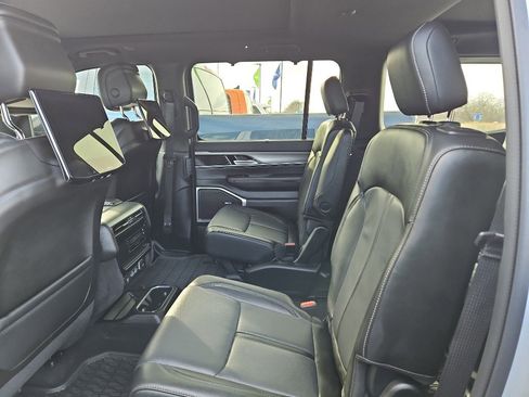 Used 2024 Jeep Wagoneer Series II w/ Convenience Group I image 8