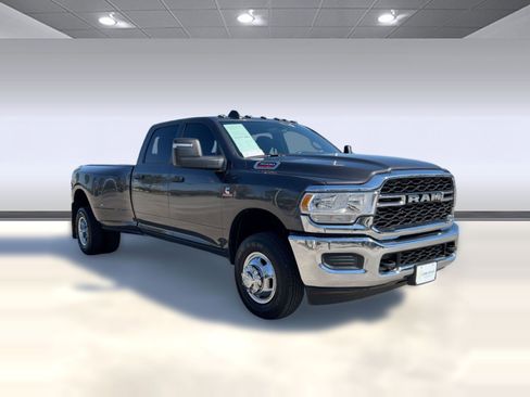 Used 2024 RAM 3500 Tradesman w/ Chrome Appearance Group image 6