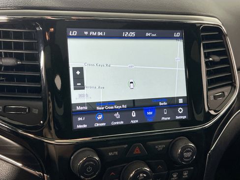 Used 2022 Jeep Grand Cherokee Limited image 13