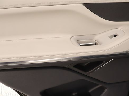 New 2026 Lincoln Navigator Premiere AWD/4WD image 17