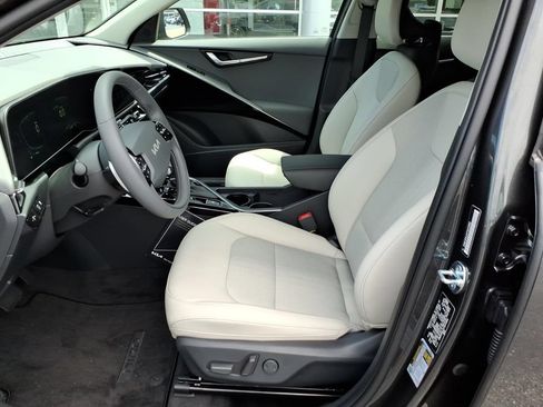 New 2026 Kia Niro EX FWD image 14