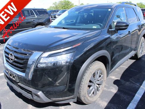 Used 2024 Nissan Pathfinder SV FWD image 1