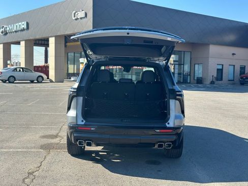 Used 2025 Chevrolet Traverse RS w/ LPO, Floor Liner Package image 7