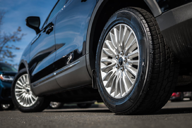 Used 2019 Lincoln Nautilus Premier AWD/4WD image 14