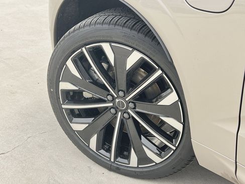 New 2026 Volvo XC60 T8 Ultra w/ Climate Package AWD/4WD image 12