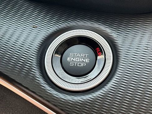 Used 2023 Jeep Grand Cherokee L Laredo image 35