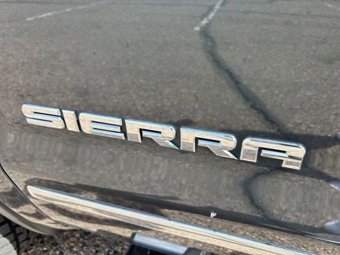 Used 2018 GMC Sierra 1500 SLT image 15