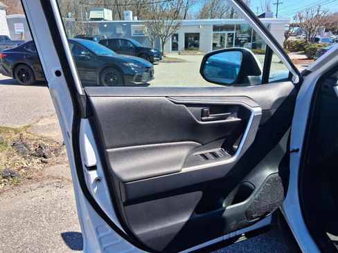 Used 2025 Toyota RAV4 LE FWD image 9