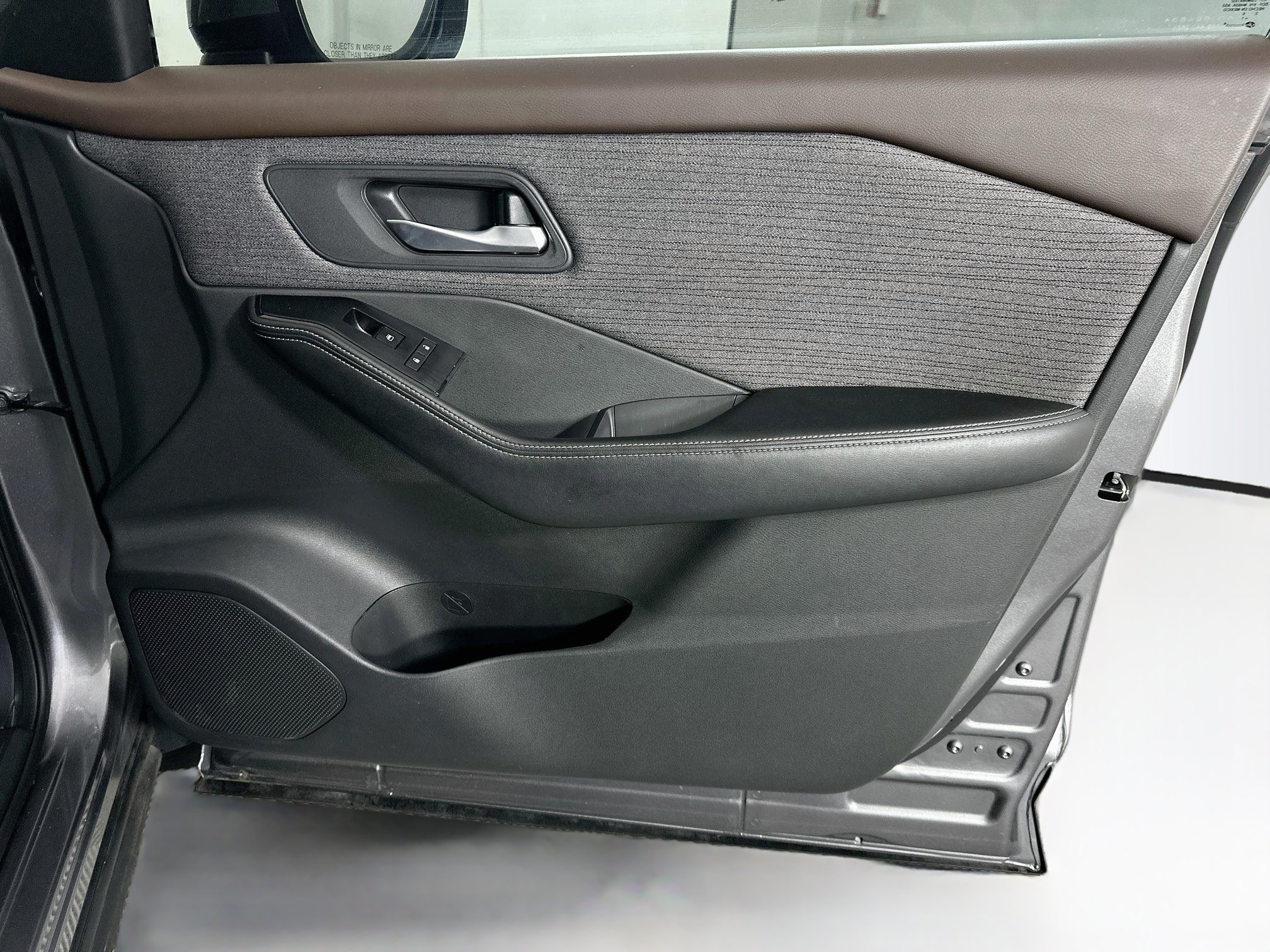 Used 2021 Nissan Rogue SV FWD image 31