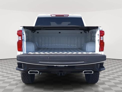 New 2026 Chevrolet Silverado 1500 Custom Trail Boss w/ LPO, Dark Essentials Package AWD/4WD image 5