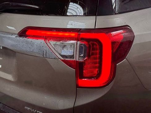 Used 2023 GMC Acadia SLE image 7