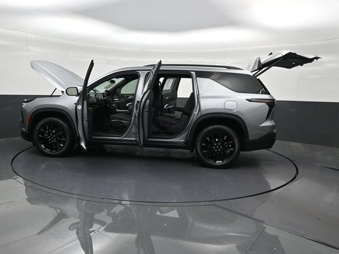 Used 2025 Chevrolet Traverse LT w/ Midnight/Sport Edition FWD image 35