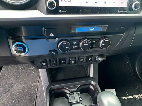 Used 2022 Toyota Tacoma TRD Sport image 33