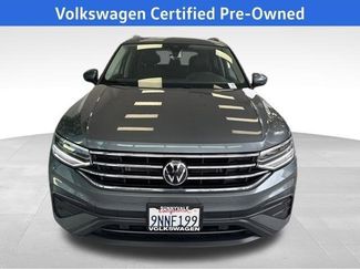 Used 2024 Volkswagen Tiguan SE w/ Panoramic Sunroof Package video 2