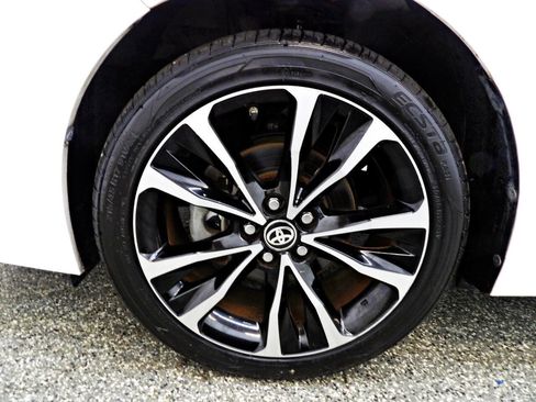 Used 2018 Toyota Corolla SE FWD image 18