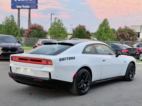 Used 2024 Dodge Charger Daytona R/T w/ Plus Group AWD/4WD image 15