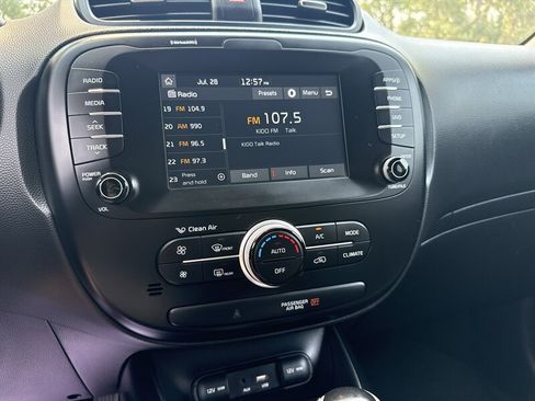 Used 2018 Kia Soul + FWD image 32