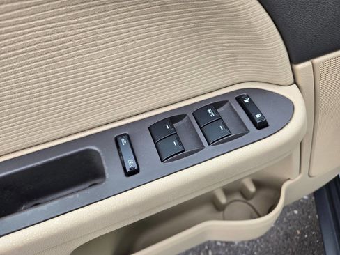 Used 2009 Ford Taurus SE image 14