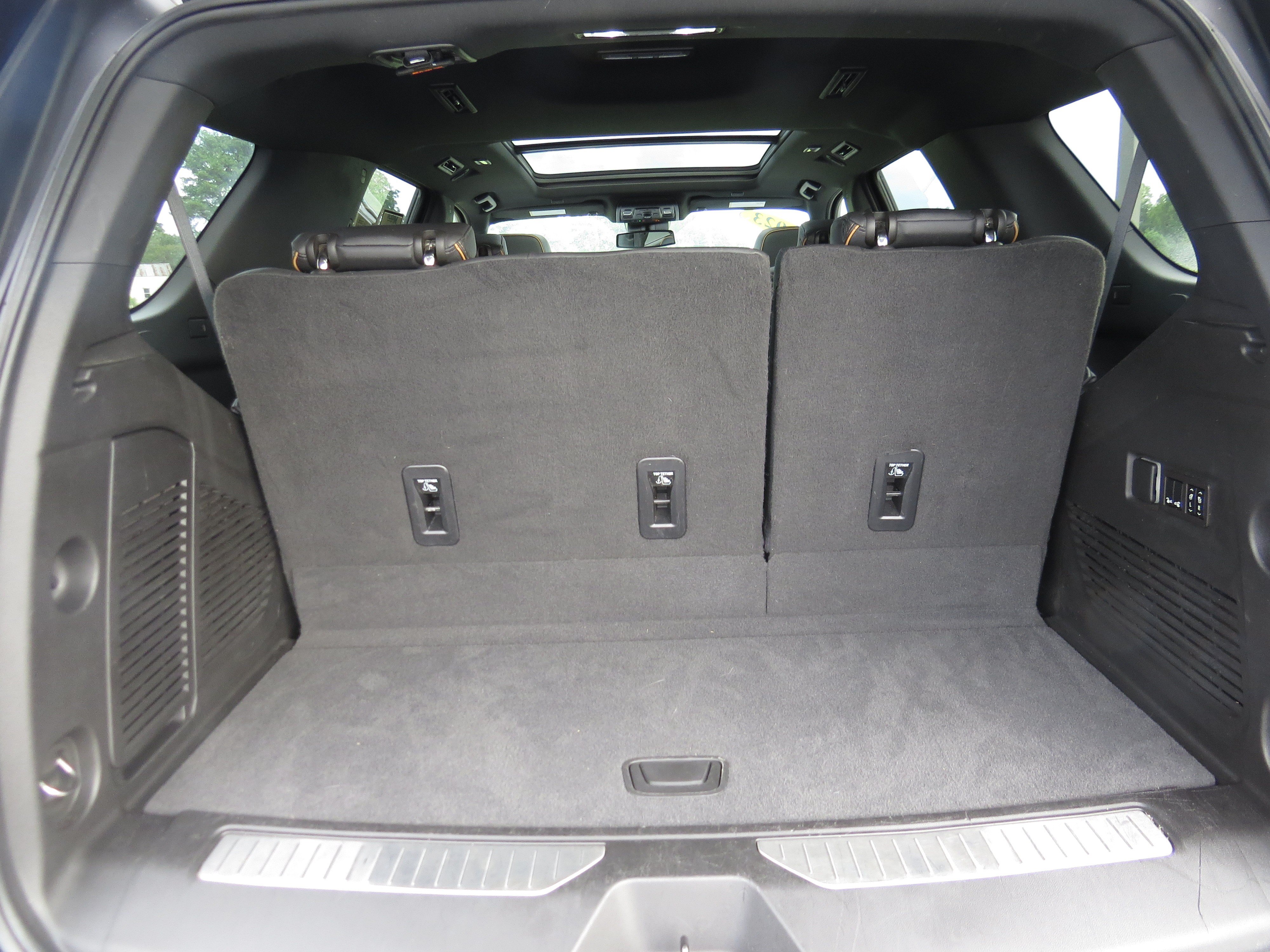 Used 2023 GMC Yukon AT4 AWD/4WD image 12