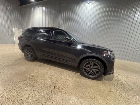 Used 2025 Ford Explorer ST-Line w/ ST-Line Street Pack image 7