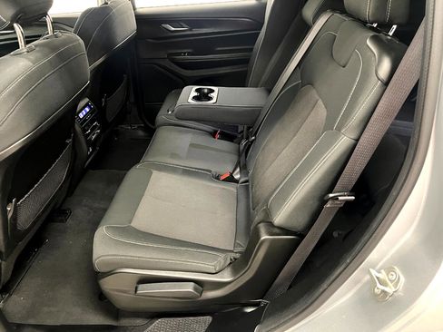 Used 2023 Jeep Grand Cherokee L Laredo image 27