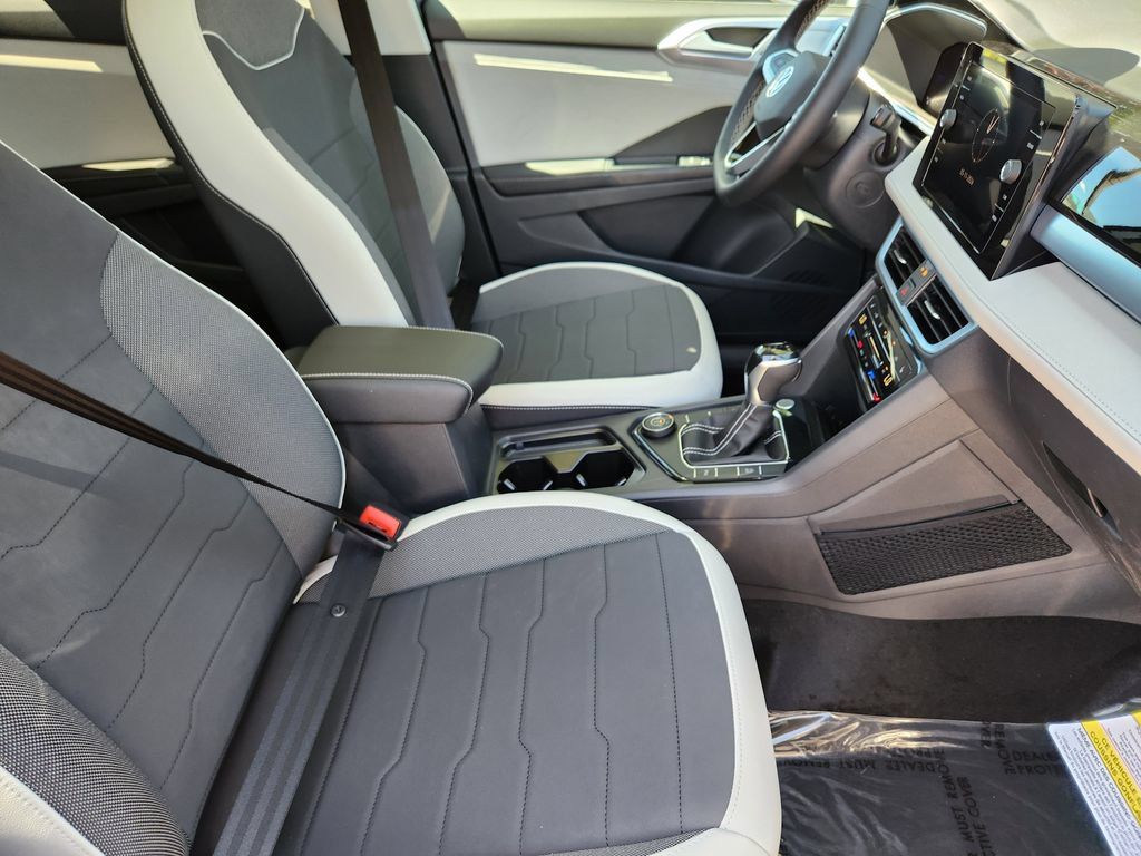 New 2026 Volkswagen Taos SE AWD/4WD image 4