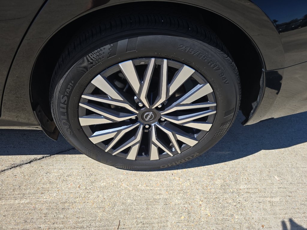 Used 2025 Nissan Altima 2.5 SV FWD image 9