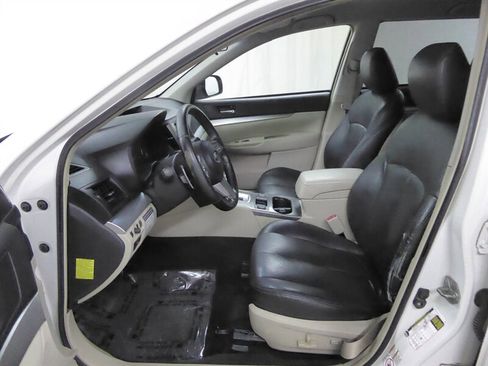 Used 2010 Subaru Outback 3.6R Premium image 19