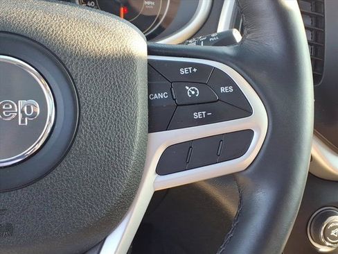 Used 2017 Jeep Cherokee Limited w/ Trailer Tow Group image 18