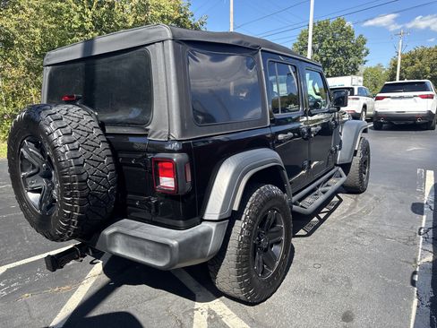 Used 2019 Jeep Wrangler Unlimited Sport image 6