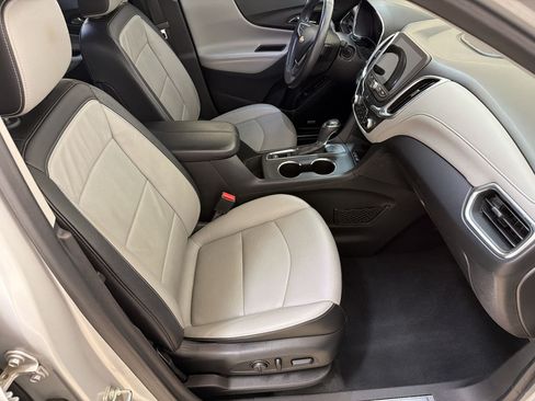 Used 2018 Chevrolet Equinox Premier FWD image 22