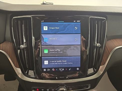 Used 2025 Volvo V60 B5 Cross Country Plus image 16