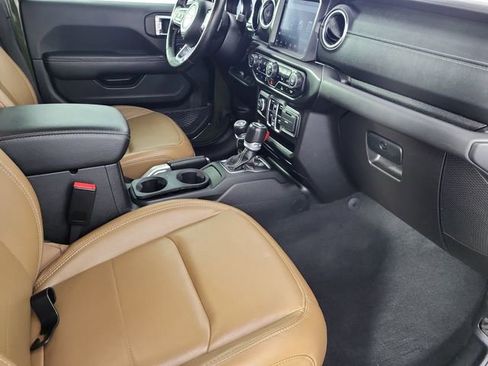 Used 2022 Jeep Wrangler Unlimited Sahara w/ Cold Weather Group AWD/4WD image 17