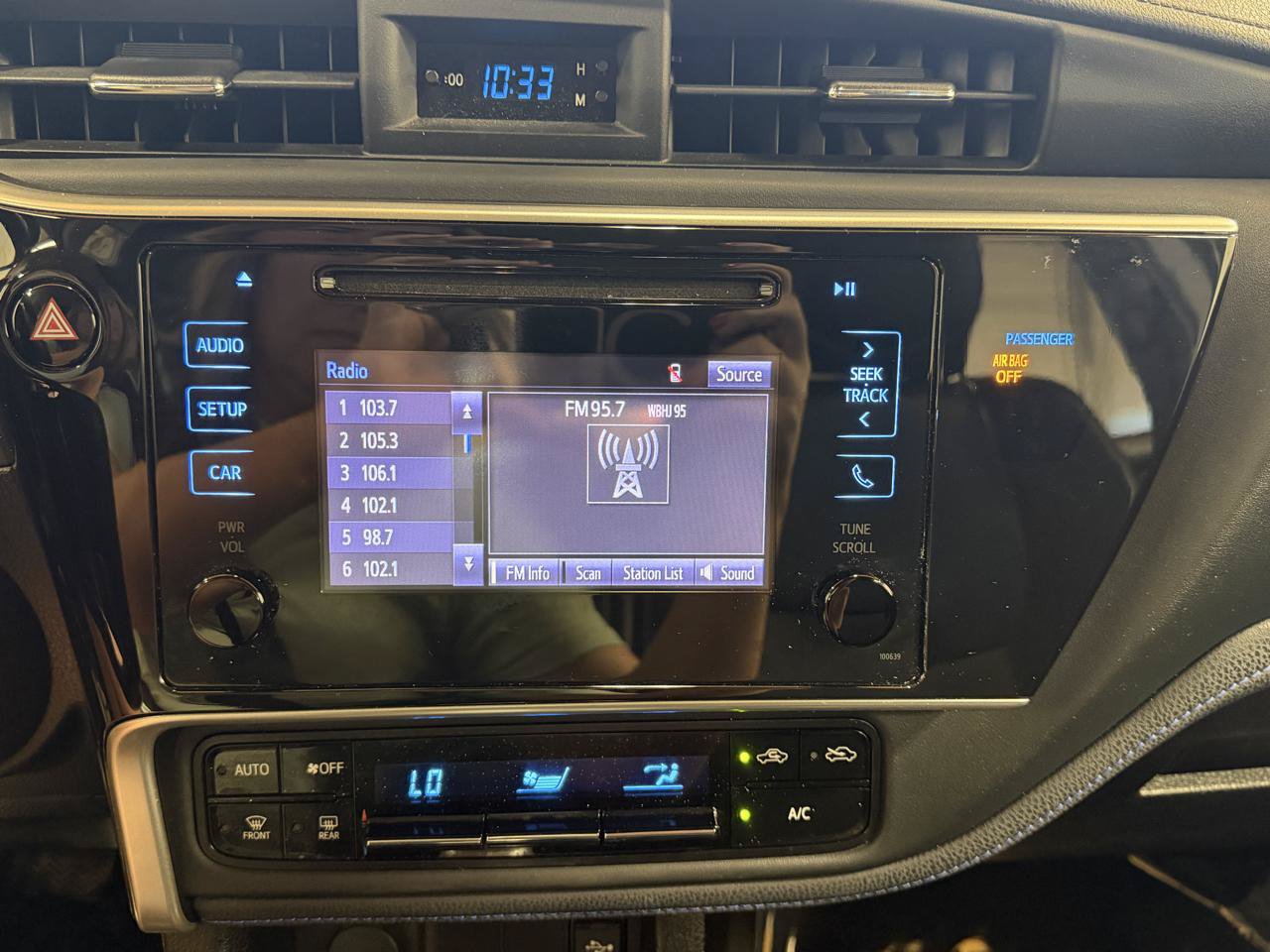 Used 2019 Toyota Corolla SE FWD image 16