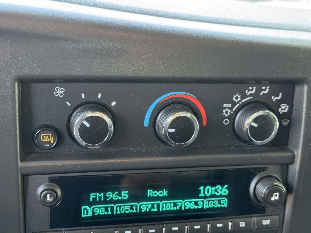 Used 2025 Chevrolet Express 2500 w/ Driver Convenience Package RWD image 5