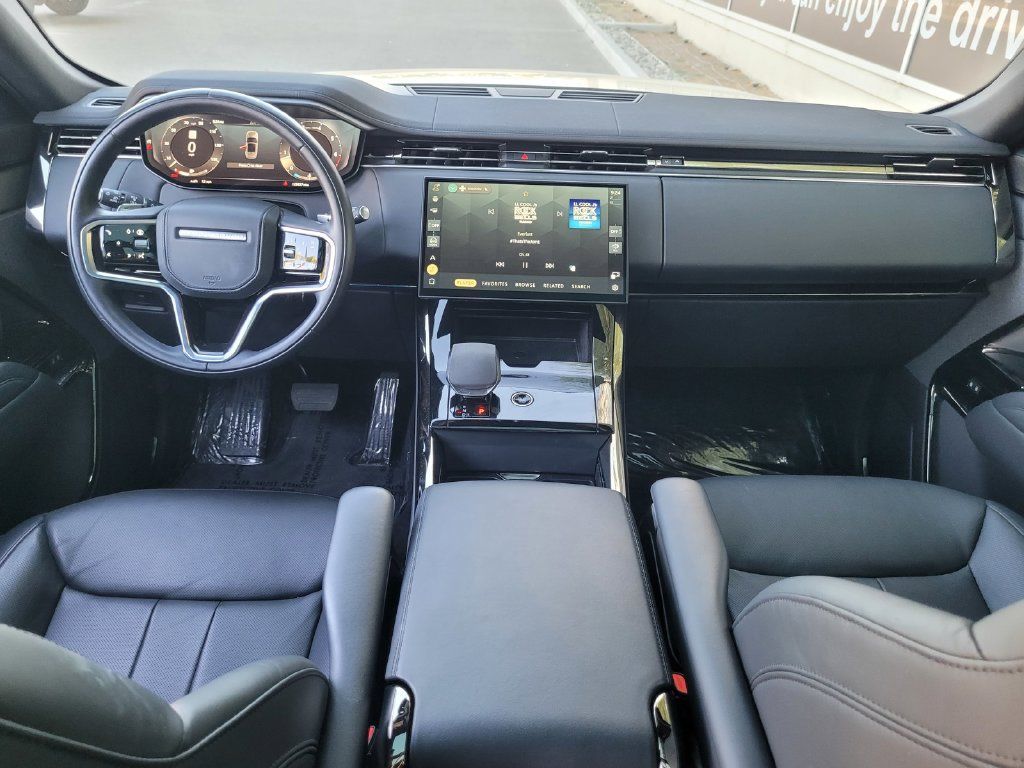 Used 2024 Land Rover Range Rover Sport SE AWD/4WD image 17