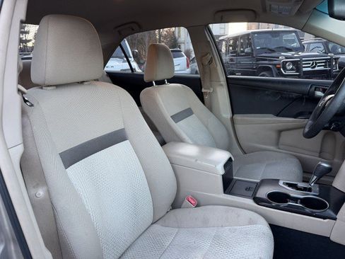 Used 2014 Toyota Camry LE image 11