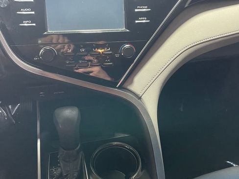 Used 2018 Toyota Camry LE image 33