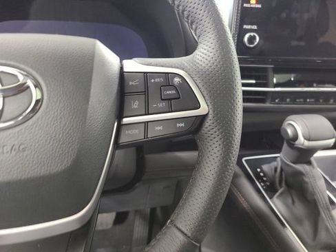 Certified 2025 Toyota Sienna Platinum AWD/4WD image 29