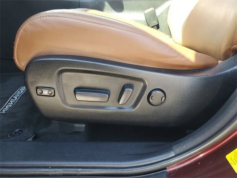 Used 2018 Toyota Highlander Limited Platinum image 17