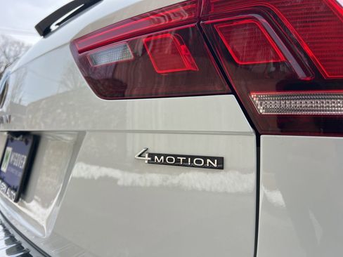 Used 2022 Volkswagen Tiguan SEL R-Line image 9