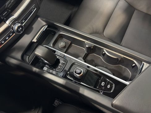 Used 2025 Volvo XC60 B5 Plus w/ Climate Package image 20