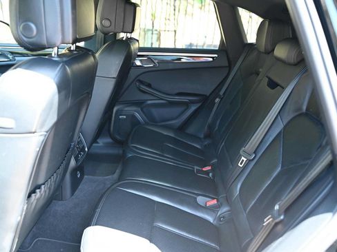 Used 2024 Porsche Macan AWD/4WD image 22