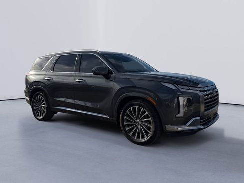 Used 2023 Hyundai Palisade Calligraphy FWD image 1
