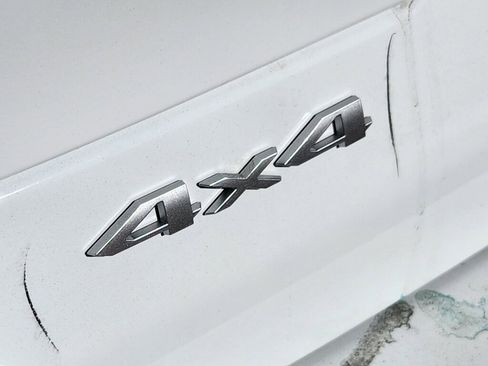 New 2025 Jeep Grand Cherokee Limited image 11